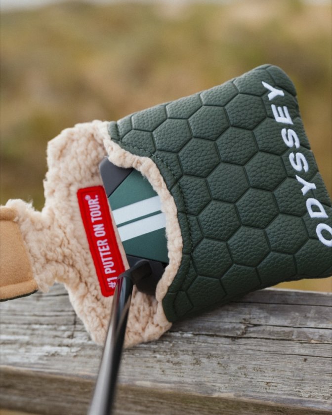 Odyssey TRTL headcover in green with a hexagon pattern and teddy lining